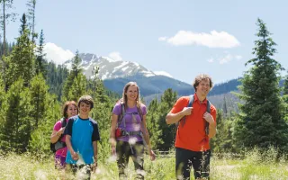 Family_Hike.jpg
