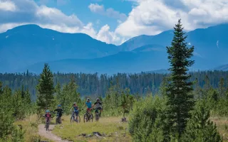 Summer_Family_Biking_Mountains.jpg