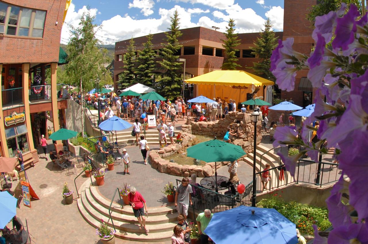 Shoping and Dining at Cooper Creek Square in Winter Park, Colorado Busy courtyard at Cooper Creek Square in Winter Park, Colorado