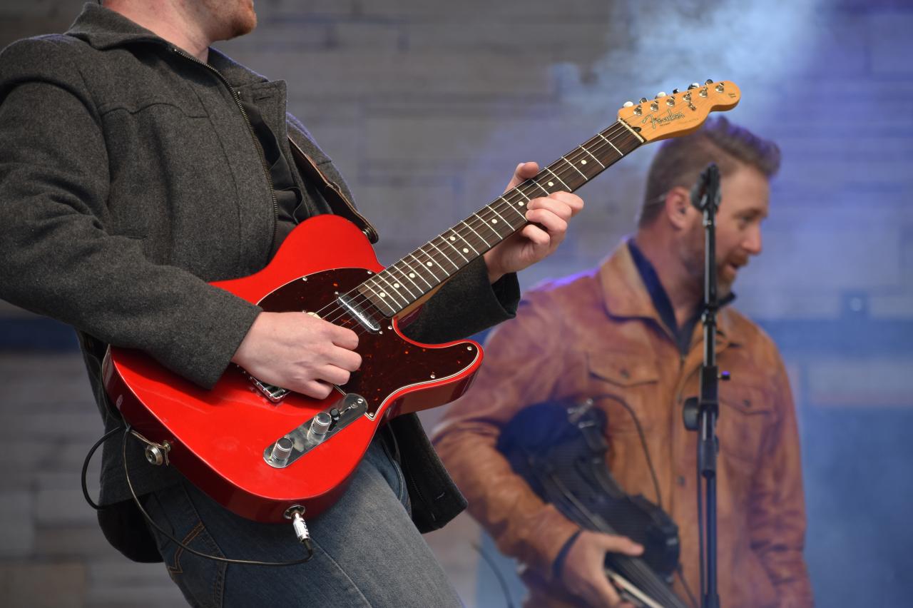 Guys with Guitars