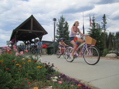 Cruiser Bike Party in Winter Park in the Spring