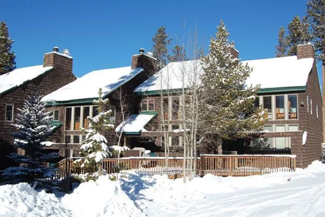 Kings Crossing townhomes Photo 2