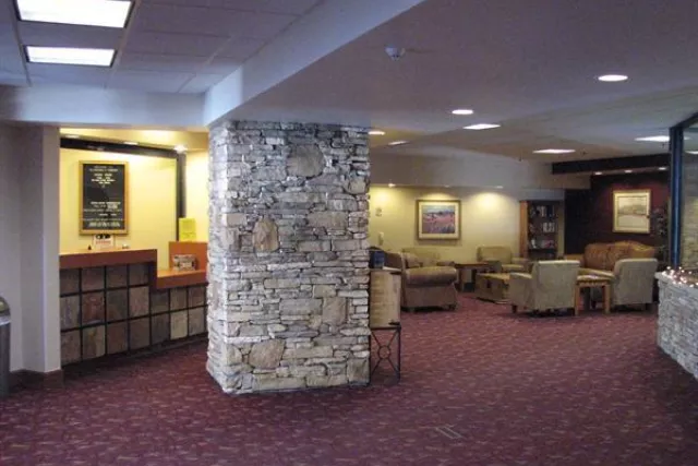 Front Desk and Lobby Photo 2