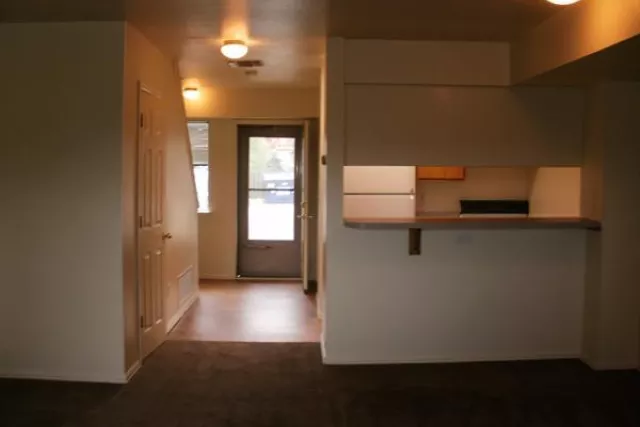 Kitchen, Entrance Living Room Photo 5