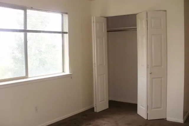 Bedroom Photo 10