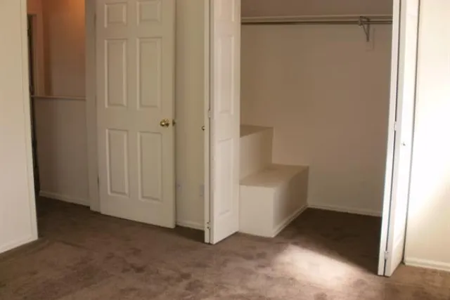Bedroom Photo 11