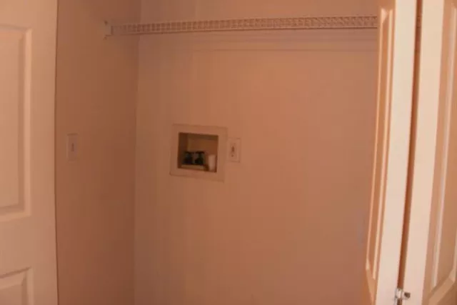 Washer Dryer Closet Photo 12