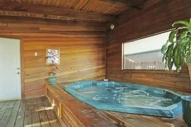 Large 14 Person Hot Tub Photo 12