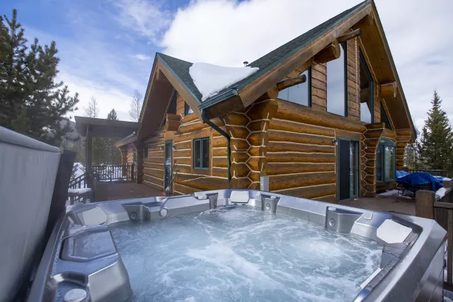 StayWinterPark Cabin rental with private hot tub Photo 11