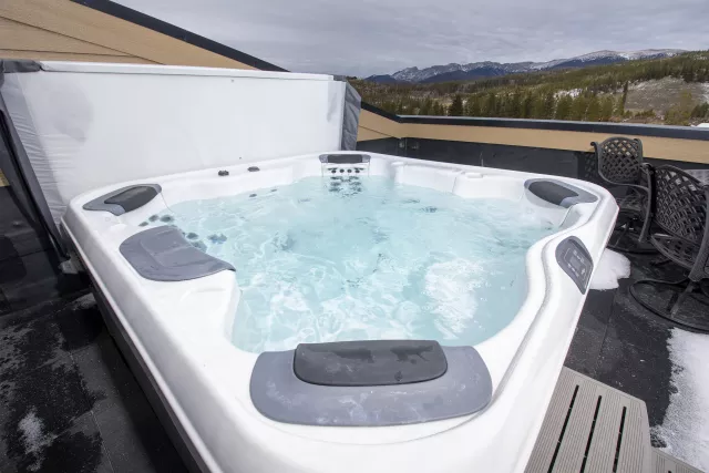 SWP Arrow Townhomes private outdoor hot tub Photo 4