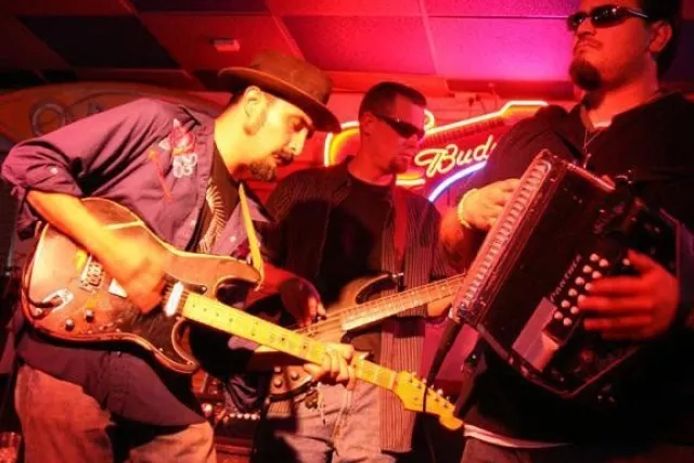 Felix y Los Gatos Winter Park, CO Feb 13 208 at Smokin Moe's Grand County Blues Society.JPG Photo 3