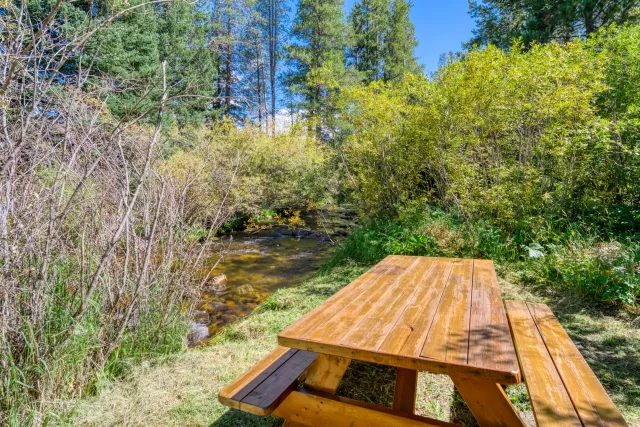 Creekside picnic area to relax and listen to the bubbling creek Photo 10