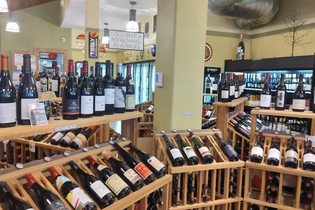 IceBox Liquor Photo 2