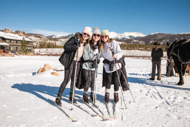 Ski, Sip, & Yoga Photo