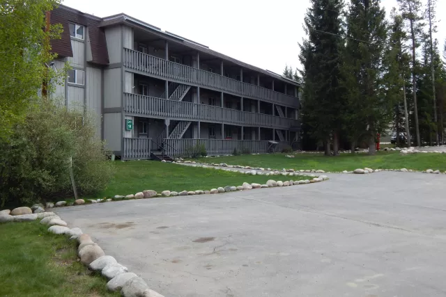 Hi Country Haus building 18 Photo 4