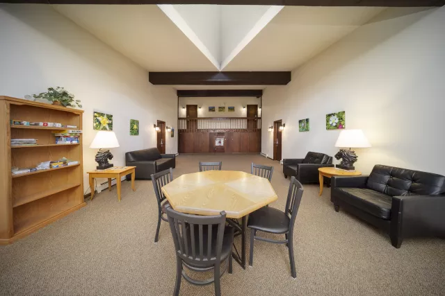 Lions Gate Pines common area Photo 14