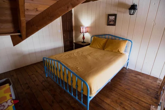 Upstairs in a loft room with 2 queen beds Photo 11
