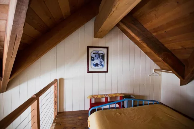 Upstairs in a loft room with 2 queen beds Photo 12