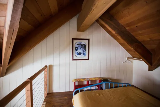 Upstairs in a loft room with 2 queen beds Photo 12