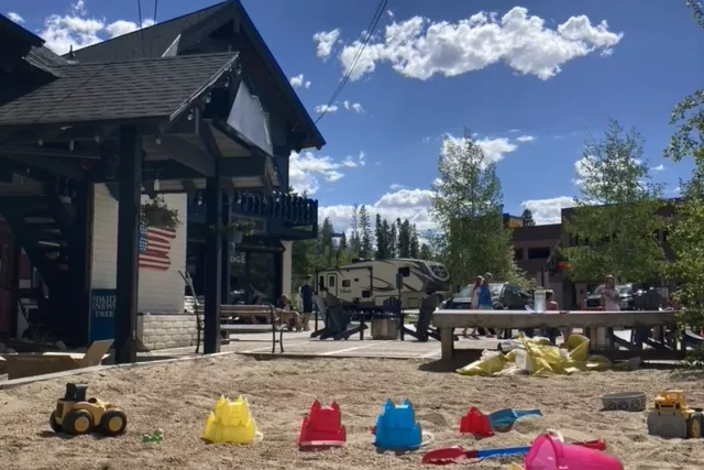 Giant sand box play area for the summer Photo 4