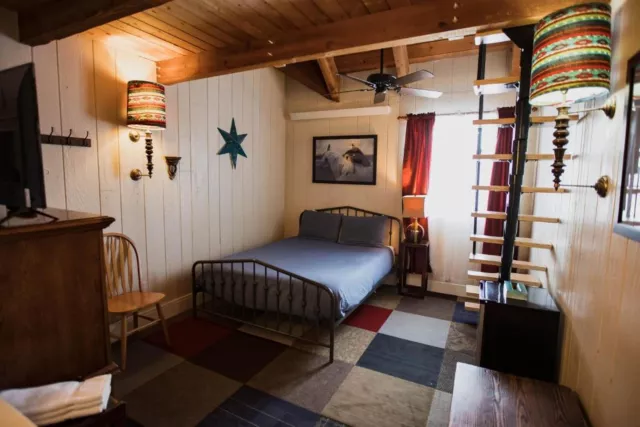 Downstairs of a loft room with 2 queen beds Photo 10