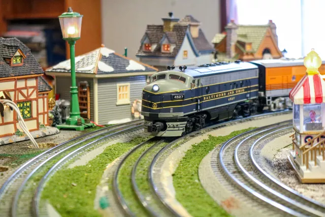Model trains display Photo 2