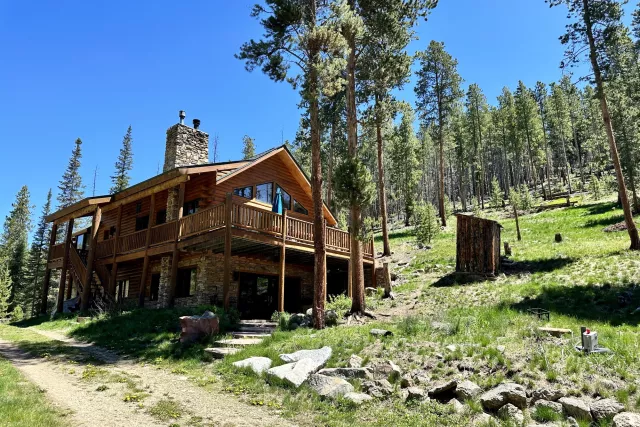 Snow Capped Properties Photo 11