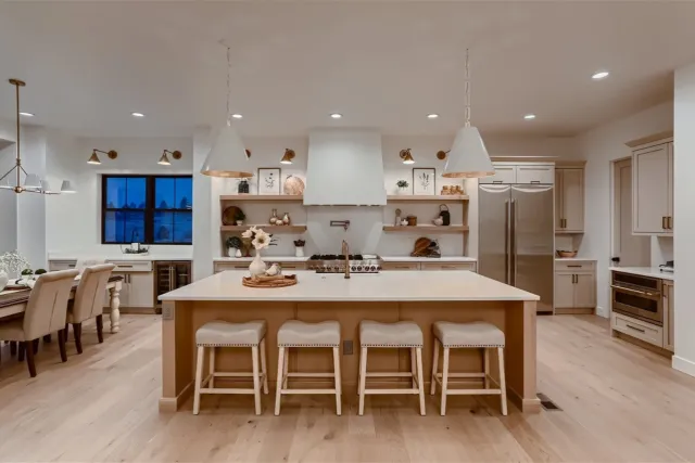 Mountain Home Interior Photo 6