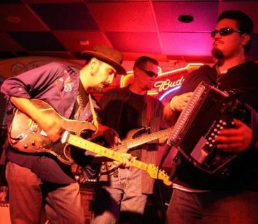 Felix y Los Gatos Winter Park, CO Feb 13 208 at Smokin Moe's Grand County Blues Society.JPG