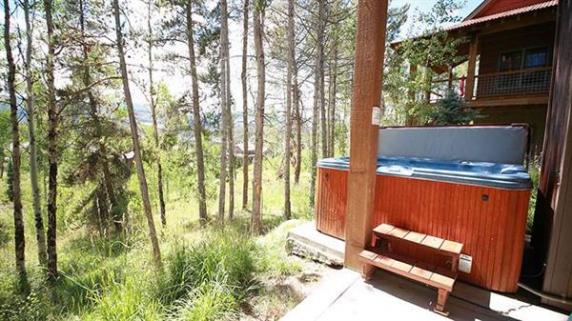 Enjoy the fresh mountain air, in the hottub at our Campfire cabin.