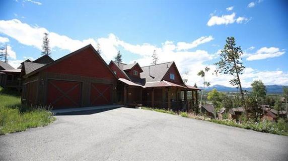 The amenities are as great as the view at Rendezous Cabin!