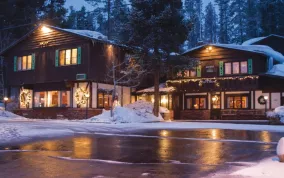 Arapahoe Ski Lodge Photo